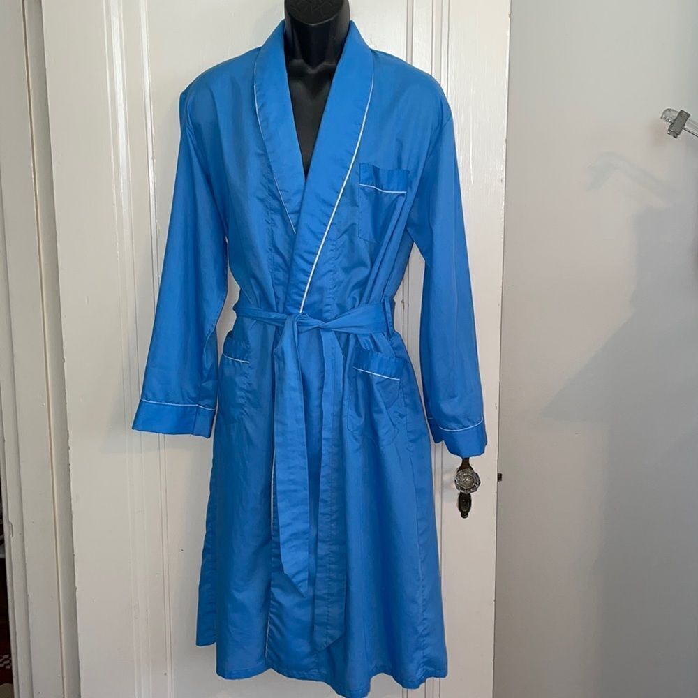 Vtg 60s/70s Manhattan Custom‎ Limited thin light blue robe with white trim